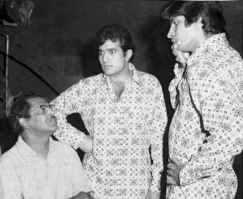 Hrishikesh Mukherjee with Amitabh Bachchan and Rajesh Khanna on the sets of Anand.