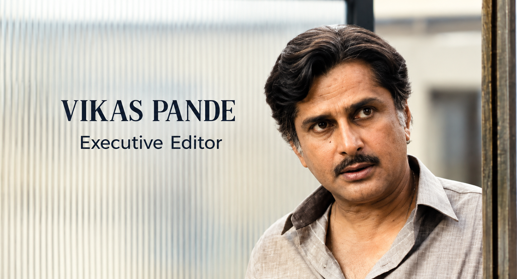 Shashi Kapoor as Editor Vikas Pande in New Delhi Times (1986)